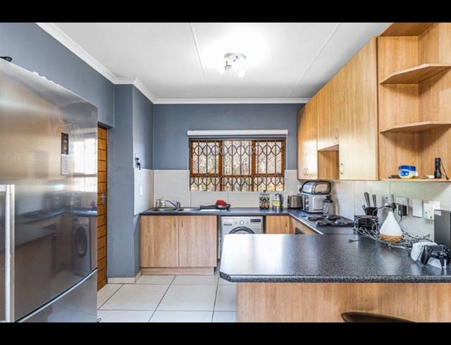2 BEDROOM TOWNHOUSE RENTED IN VORNA VALLEY